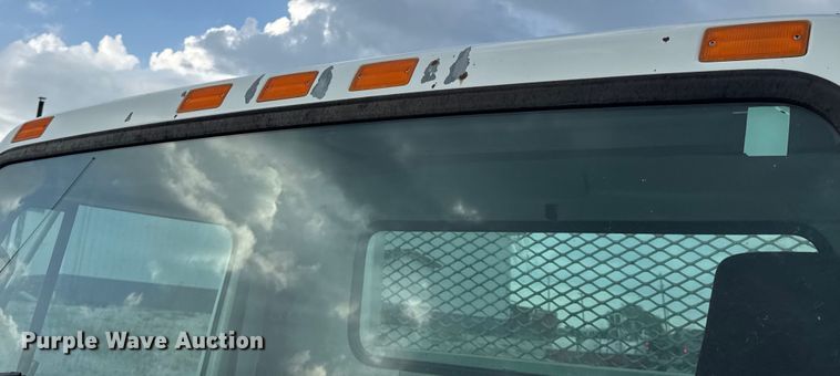 image for item DW6502 1997 International 4900 rollback truck