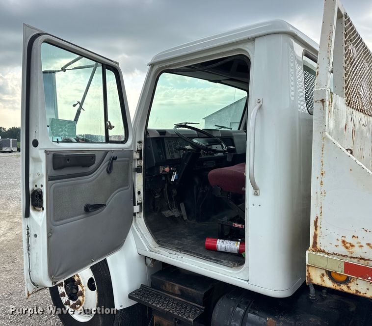 image for item DW6502 1997 International 4900 rollback truck