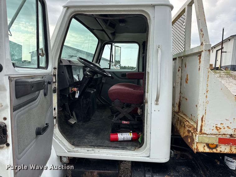 image for item DW6502 1997 International 4900 rollback truck