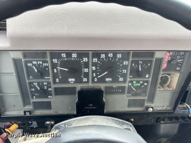 image for item DW6502 1997 International 4900 rollback truck