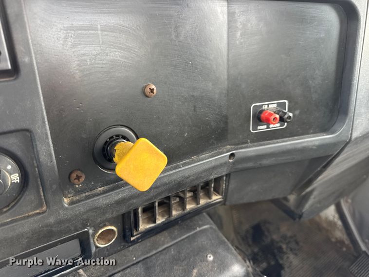 image for item DW6502 1997 International 4900 rollback truck