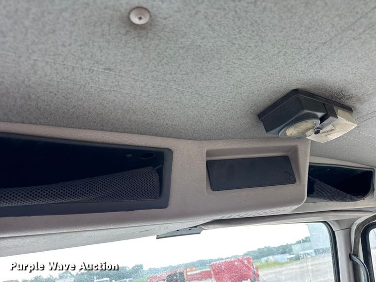 image for item DW6502 1997 International 4900 rollback truck