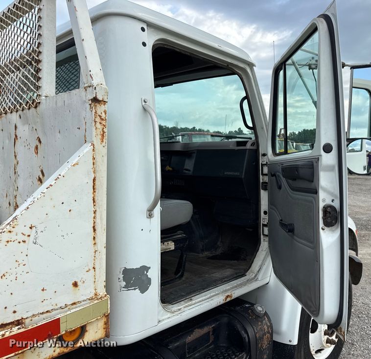 image for item DW6502 1997 International 4900 rollback truck