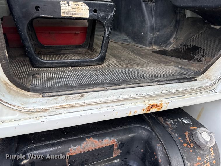 image for item DW6502 1997 International 4900 rollback truck