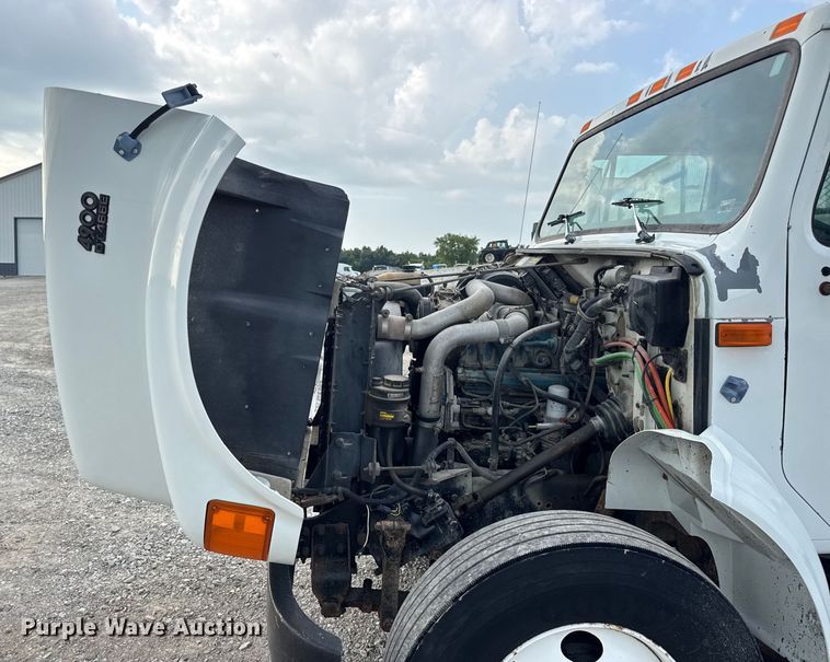 image for item DW6502 1997 International 4900 rollback truck