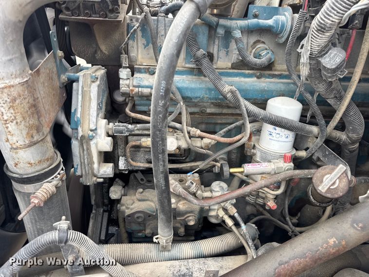 image for item DW6502 1997 International 4900 rollback truck