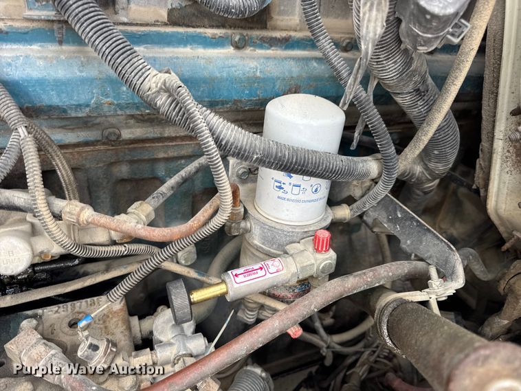 image for item DW6502 1997 International 4900 rollback truck