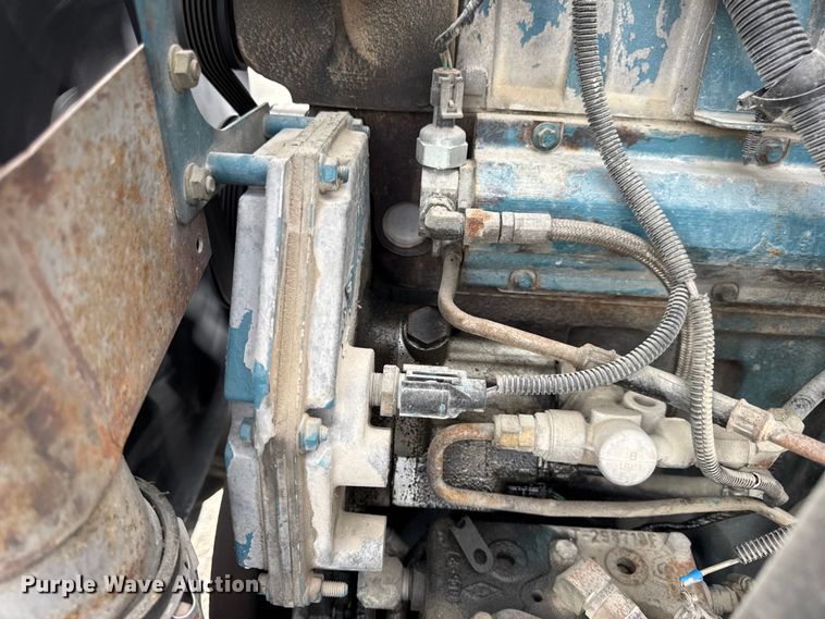 image for item DW6502 1997 International 4900 rollback truck