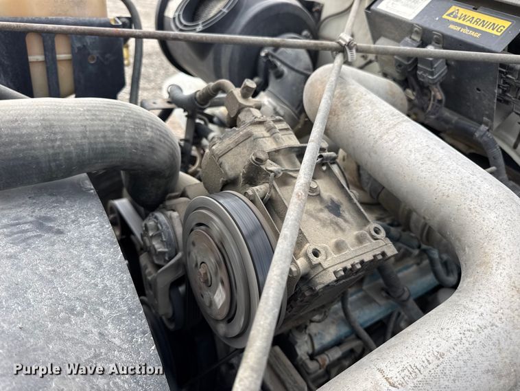 image for item DW6502 1997 International 4900 rollback truck