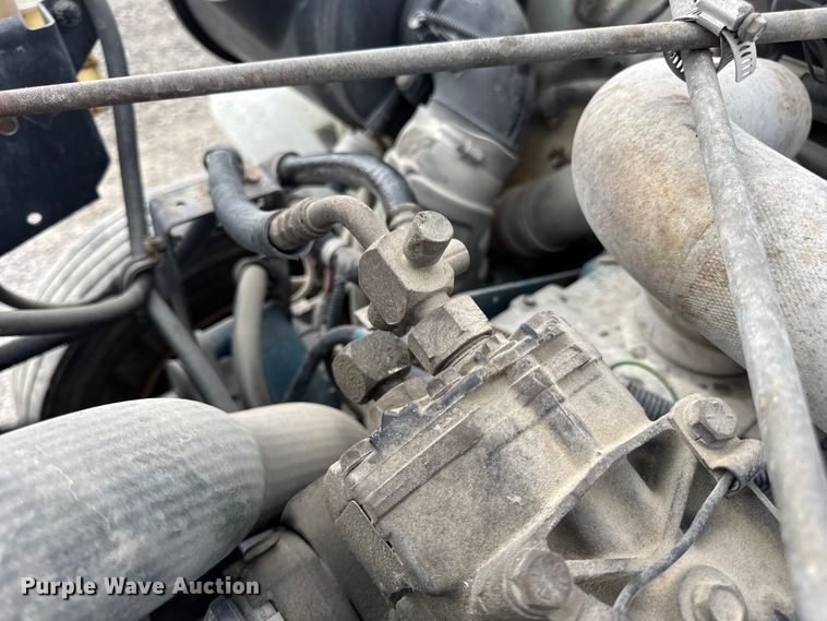 image for item DW6502 1997 International 4900 rollback truck