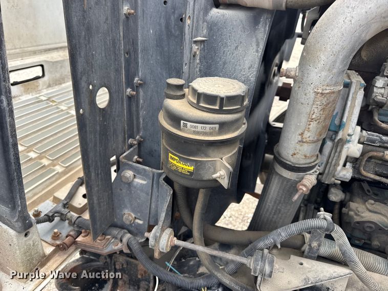 image for item DW6502 1997 International 4900 rollback truck