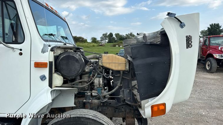 image for item DW6502 1997 International 4900 rollback truck