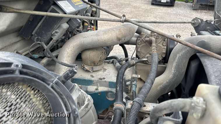 image for item DW6502 1997 International 4900 rollback truck