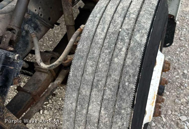 image for item DW6502 1997 International 4900 rollback truck