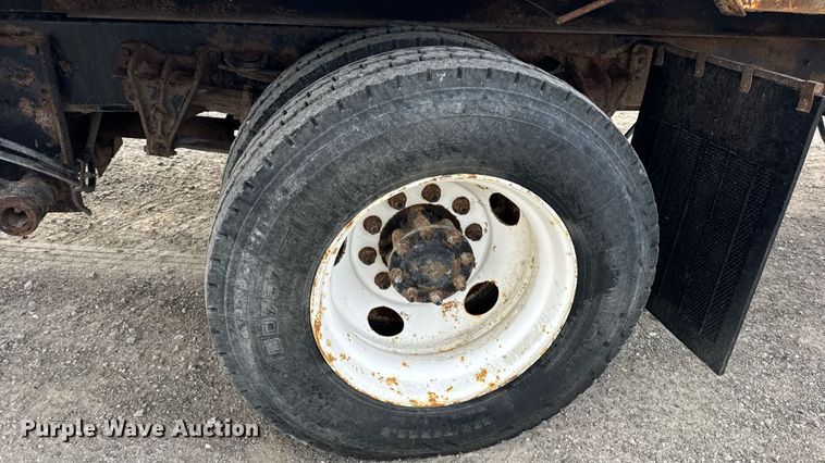 image for item DW6502 1997 International 4900 rollback truck