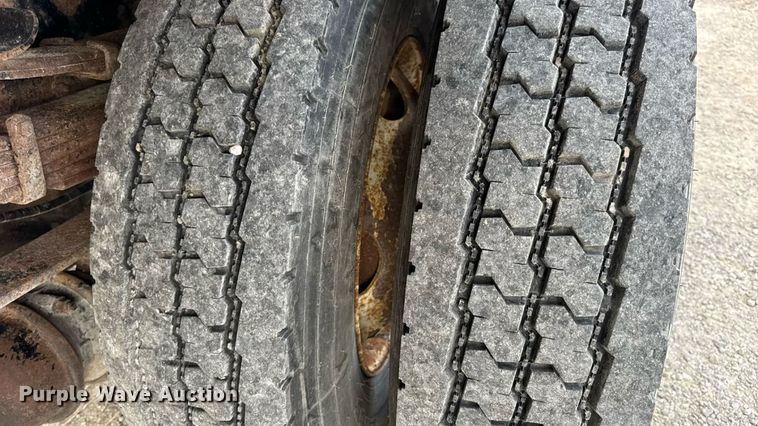 image for item DW6502 1997 International 4900 rollback truck