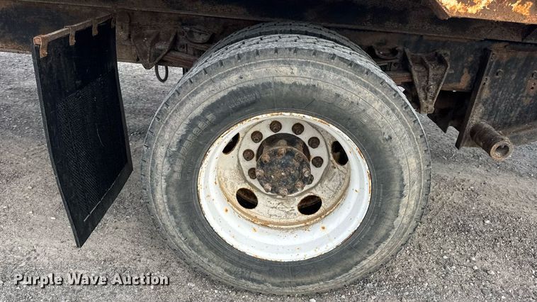 image for item DW6502 1997 International 4900 rollback truck