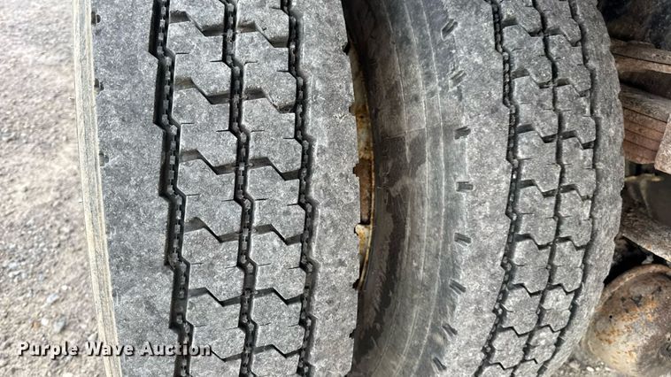 image for item DW6502 1997 International 4900 rollback truck