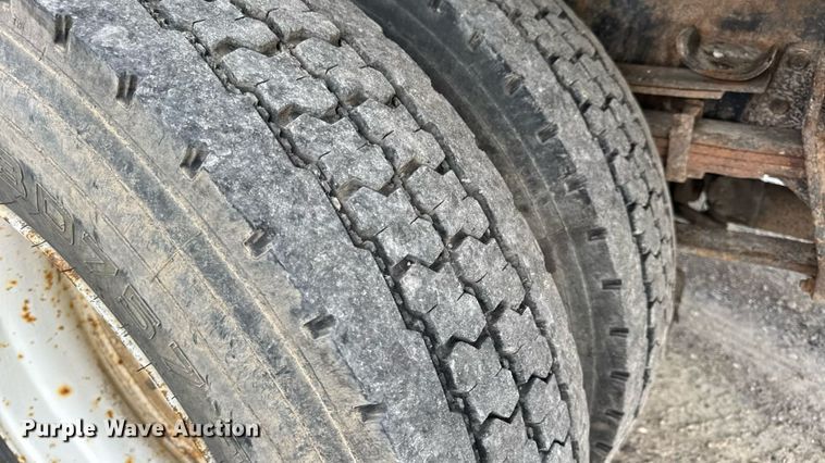 image for item DW6502 1997 International 4900 rollback truck