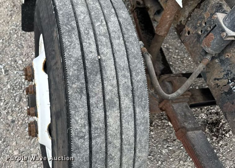 image for item DW6502 1997 International 4900 rollback truck