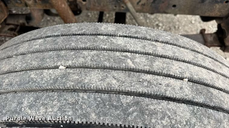 image for item DW6502 1997 International 4900 rollback truck