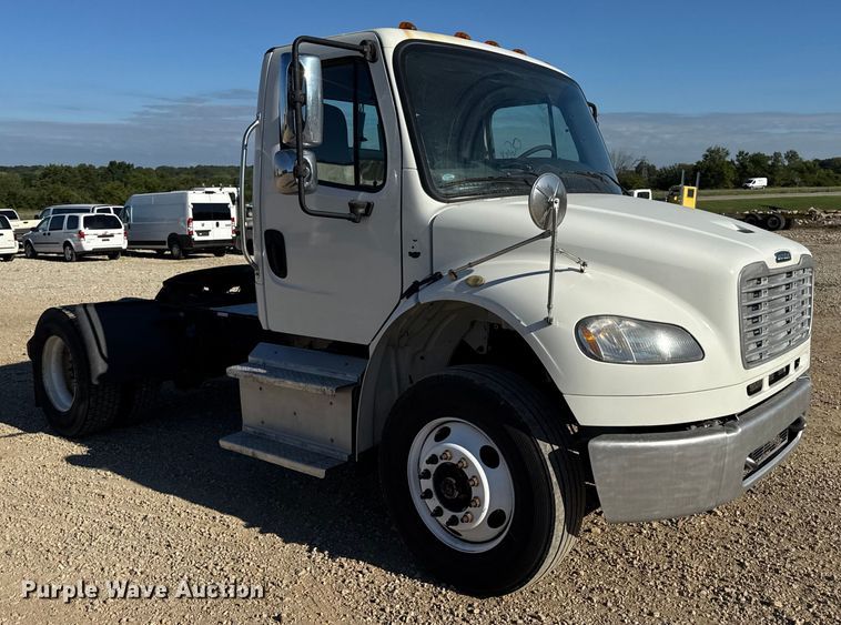 image for item DW6530 2015 Freightliner M2 semi truck