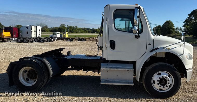 image for item DW6530 2015 Freightliner M2 semi truck