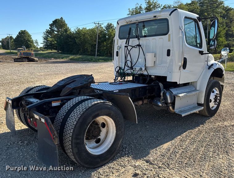 image for item DW6530 2015 Freightliner M2 semi truck