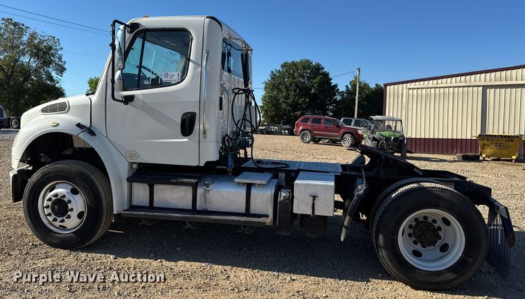 image for item DW6530 2015 Freightliner M2 semi truck