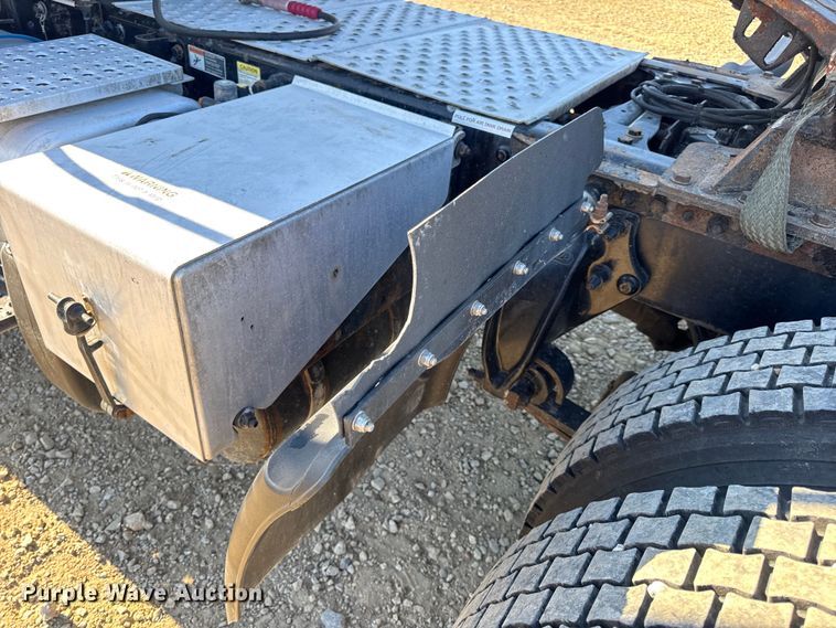 image for item DW6530 2015 Freightliner M2 semi truck