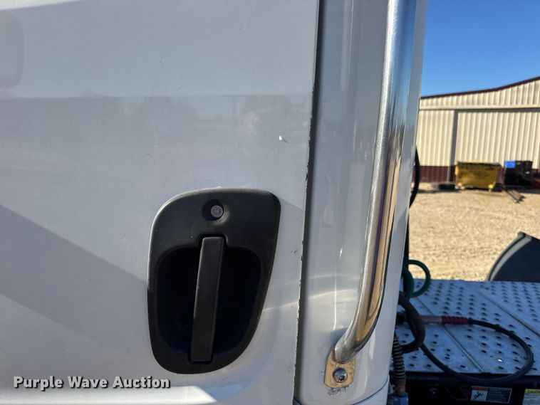 image for item DW6530 2015 Freightliner M2 semi truck