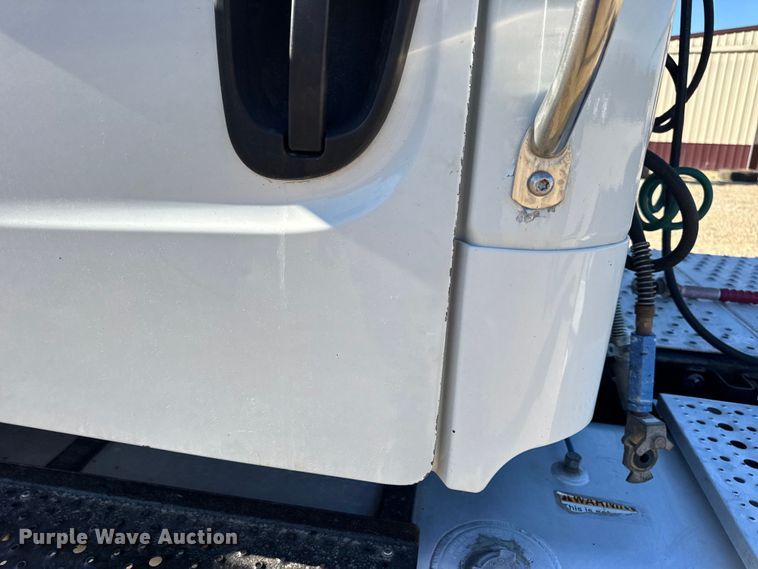 image for item DW6530 2015 Freightliner M2 semi truck