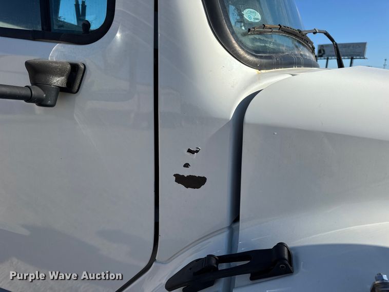 image for item DW6530 2015 Freightliner M2 semi truck