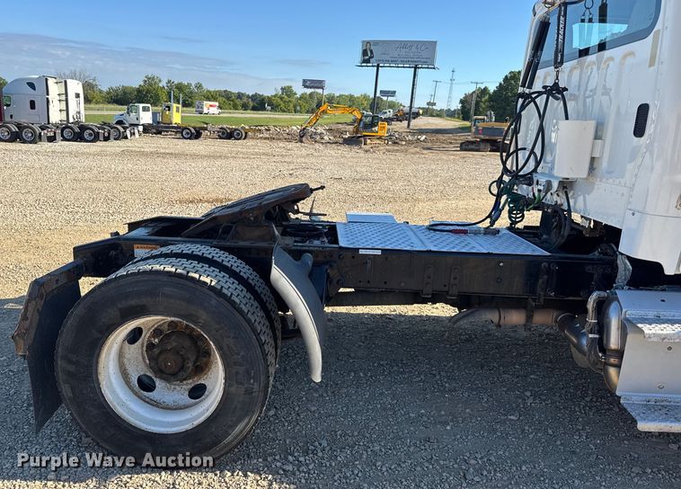 image for item DW6530 2015 Freightliner M2 semi truck