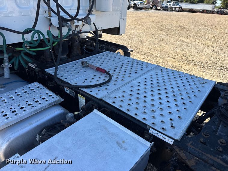 image for item DW6530 2015 Freightliner M2 semi truck