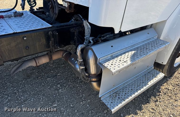 image for item DW6530 2015 Freightliner M2 semi truck