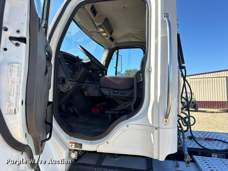 image for item DW6530 2015 Freightliner M2 semi truck