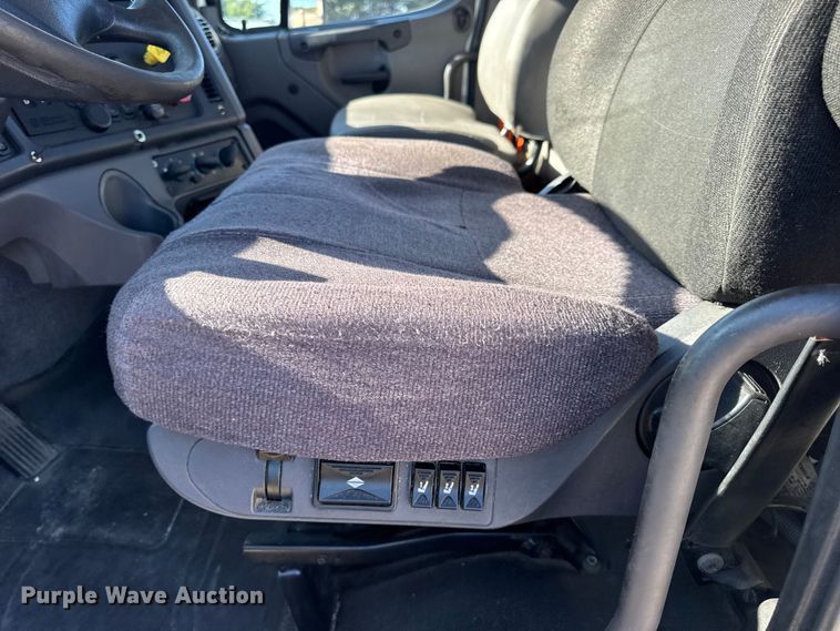 image for item DW6530 2015 Freightliner M2 semi truck