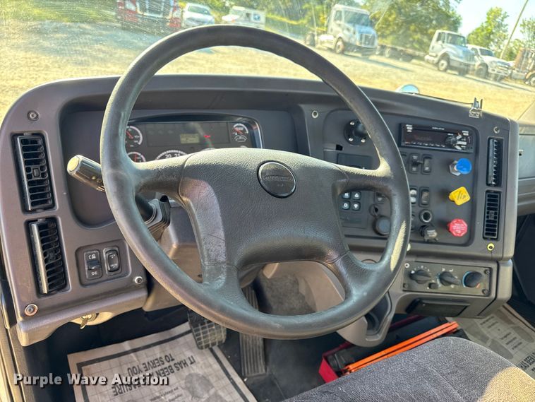 image for item DW6530 2015 Freightliner M2 semi truck