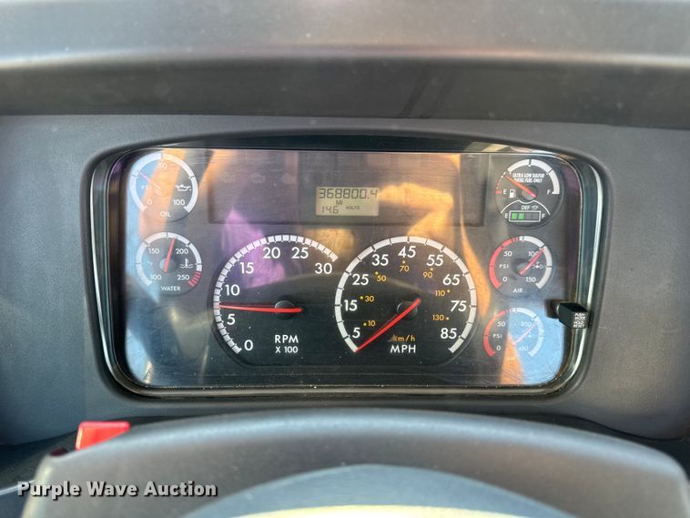 image for item DW6530 2015 Freightliner M2 semi truck