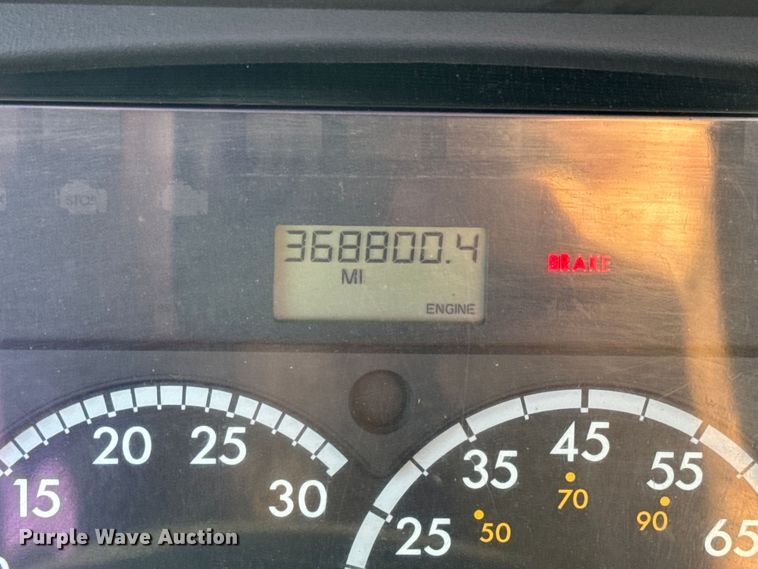 image for item DW6530 2015 Freightliner M2 semi truck