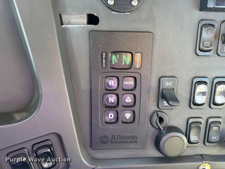 image for item DW6530 2015 Freightliner M2 semi truck