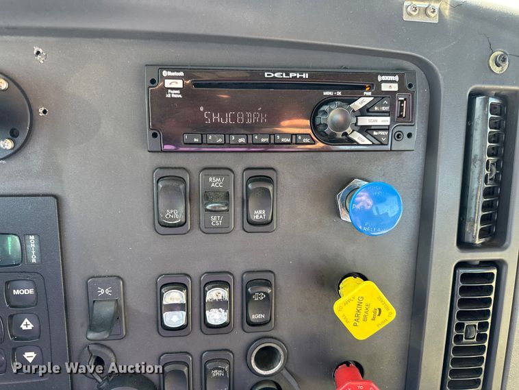 image for item DW6530 2015 Freightliner M2 semi truck