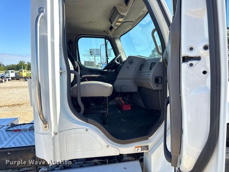 image for item DW6530 2015 Freightliner M2 semi truck