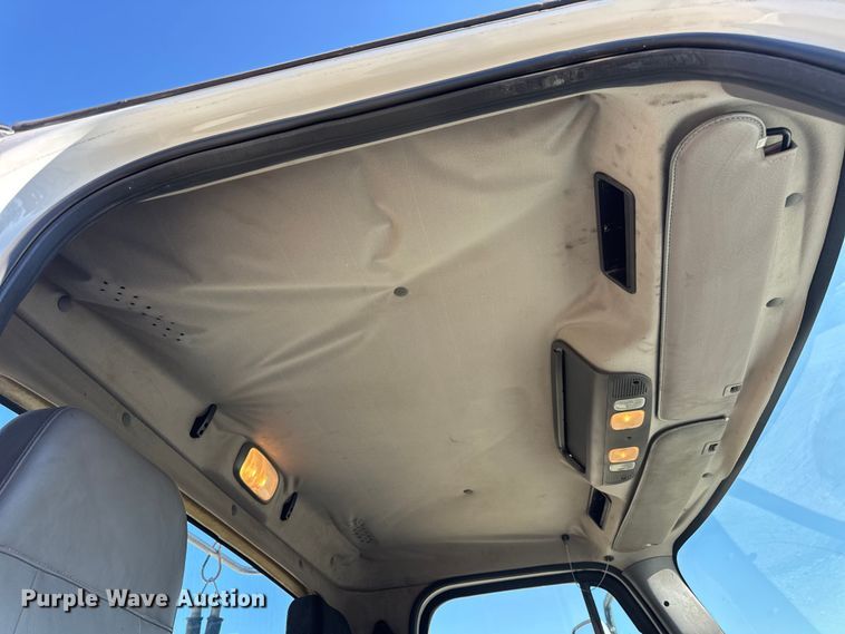 image for item DW6530 2015 Freightliner M2 semi truck