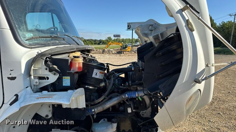 image for item DW6530 2015 Freightliner M2 semi truck