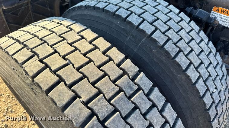 image for item DW6530 2015 Freightliner M2 semi truck