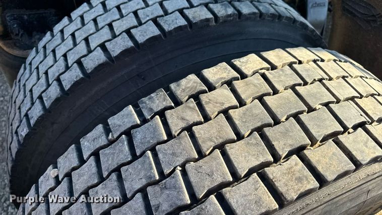 image for item DW6530 2015 Freightliner M2 semi truck