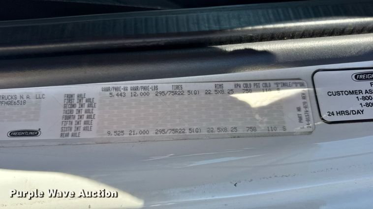 image for item DW6530 2015 Freightliner M2 semi truck