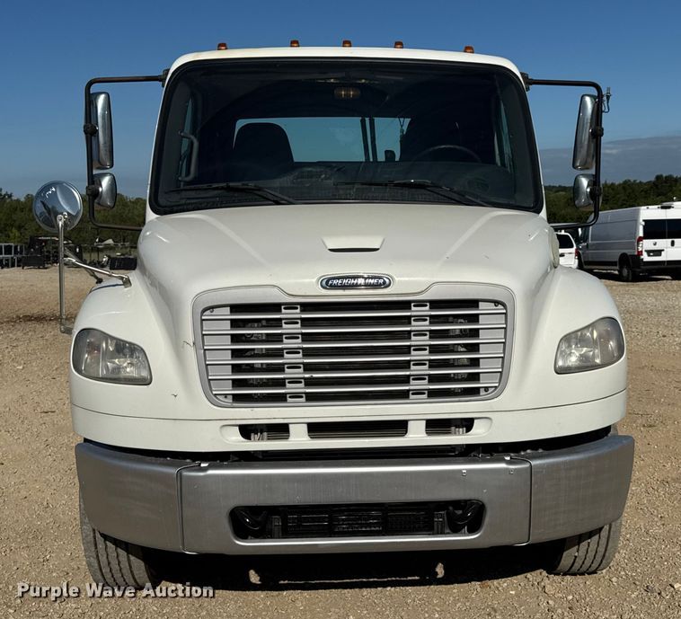 image for item DW6531 2014 Freightliner Business Class M2 semi truck
